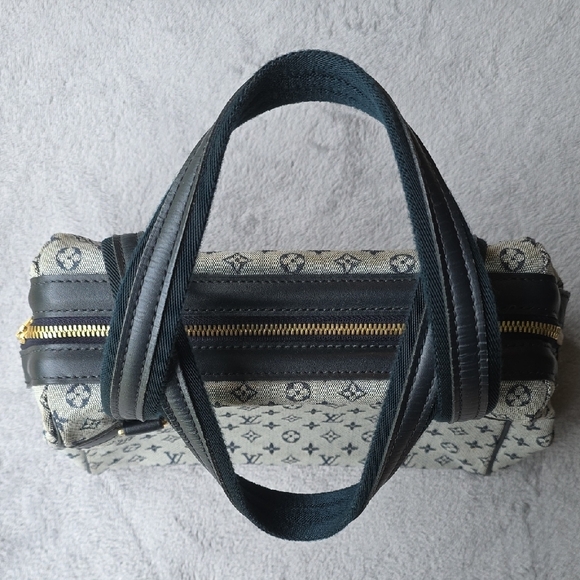 Louis Vuitton Canvas Mongram Hand Bag - Picture 2 of 14